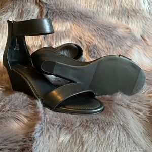 Black double strap mini wedge